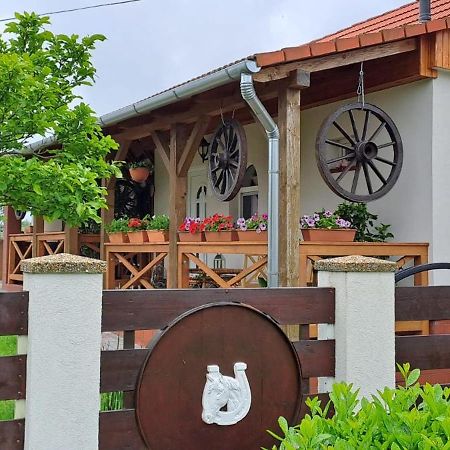 Manipura Villa Szemenyecsörnye Екстериор снимка