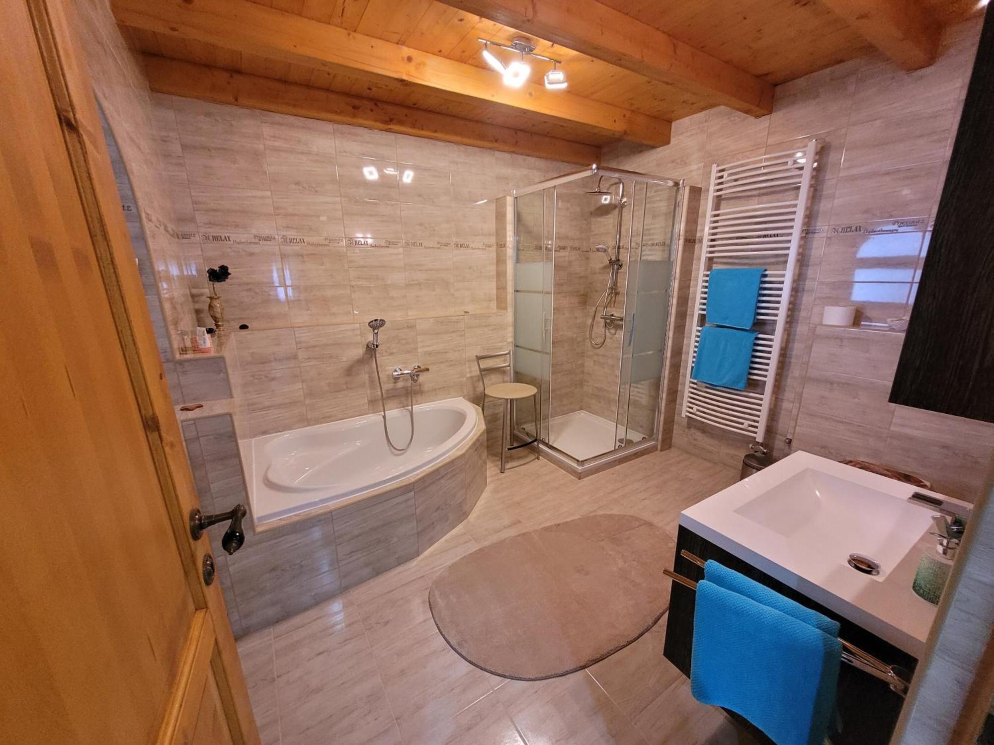 Manipura Villa Szemenyecsörnye Екстериор снимка