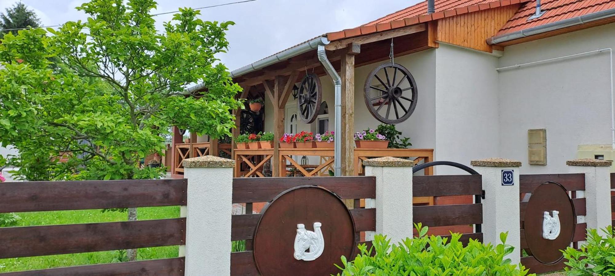 Manipura Villa Szemenyecsörnye Екстериор снимка